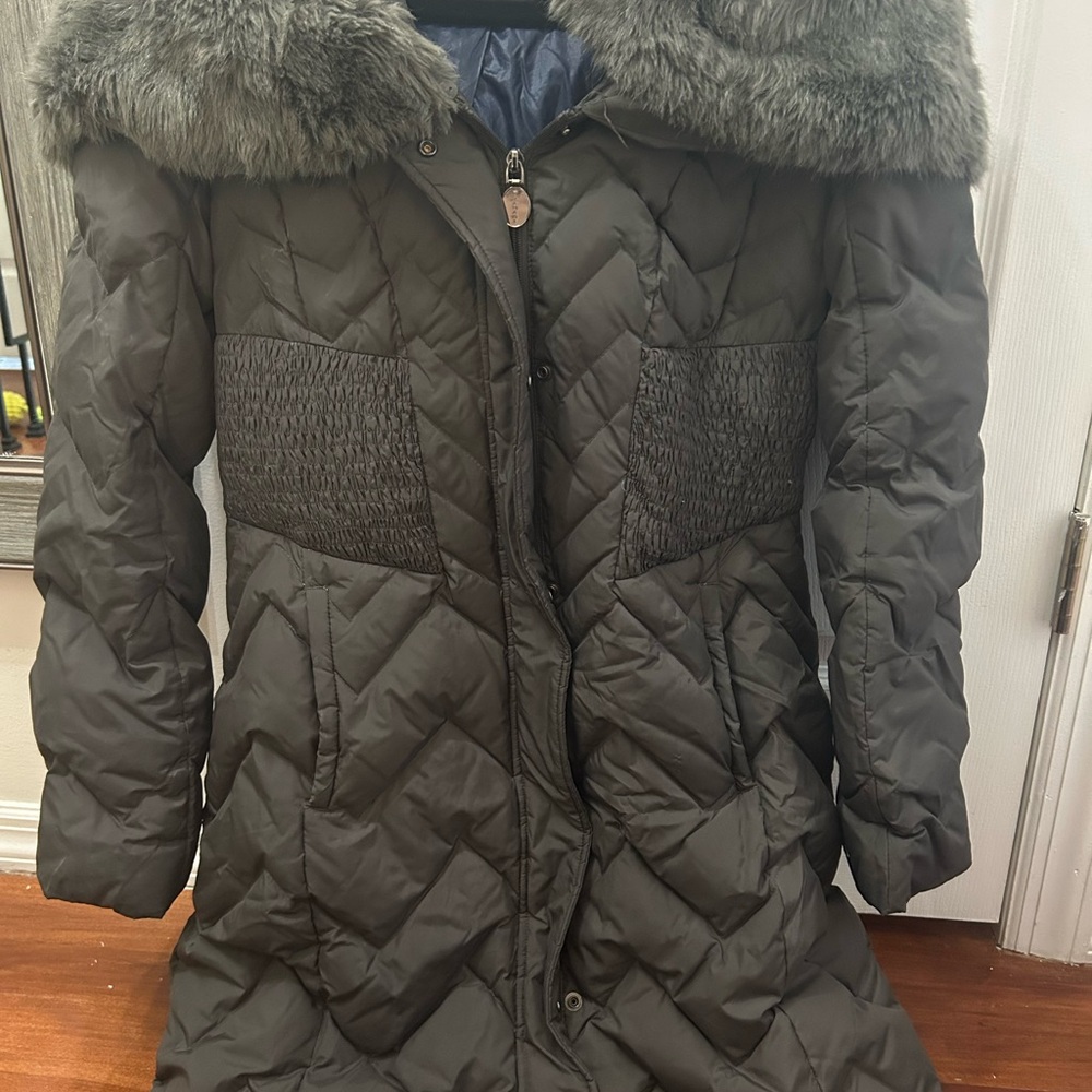 T Tahari Quilted Puffer Coat with Faux Fur Hood Size: Medium